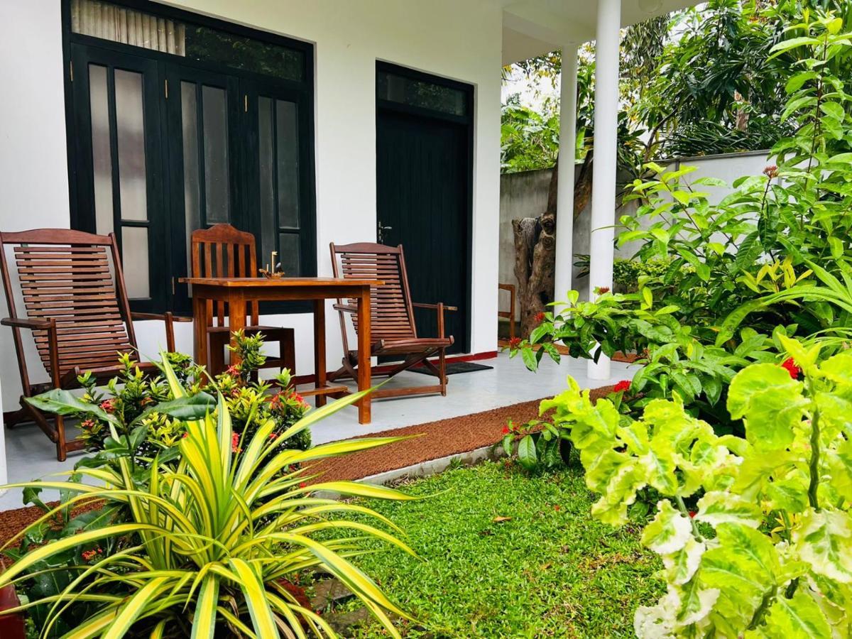 Rekawa Turtle Gate Hotel Tangalle Exteriör bild