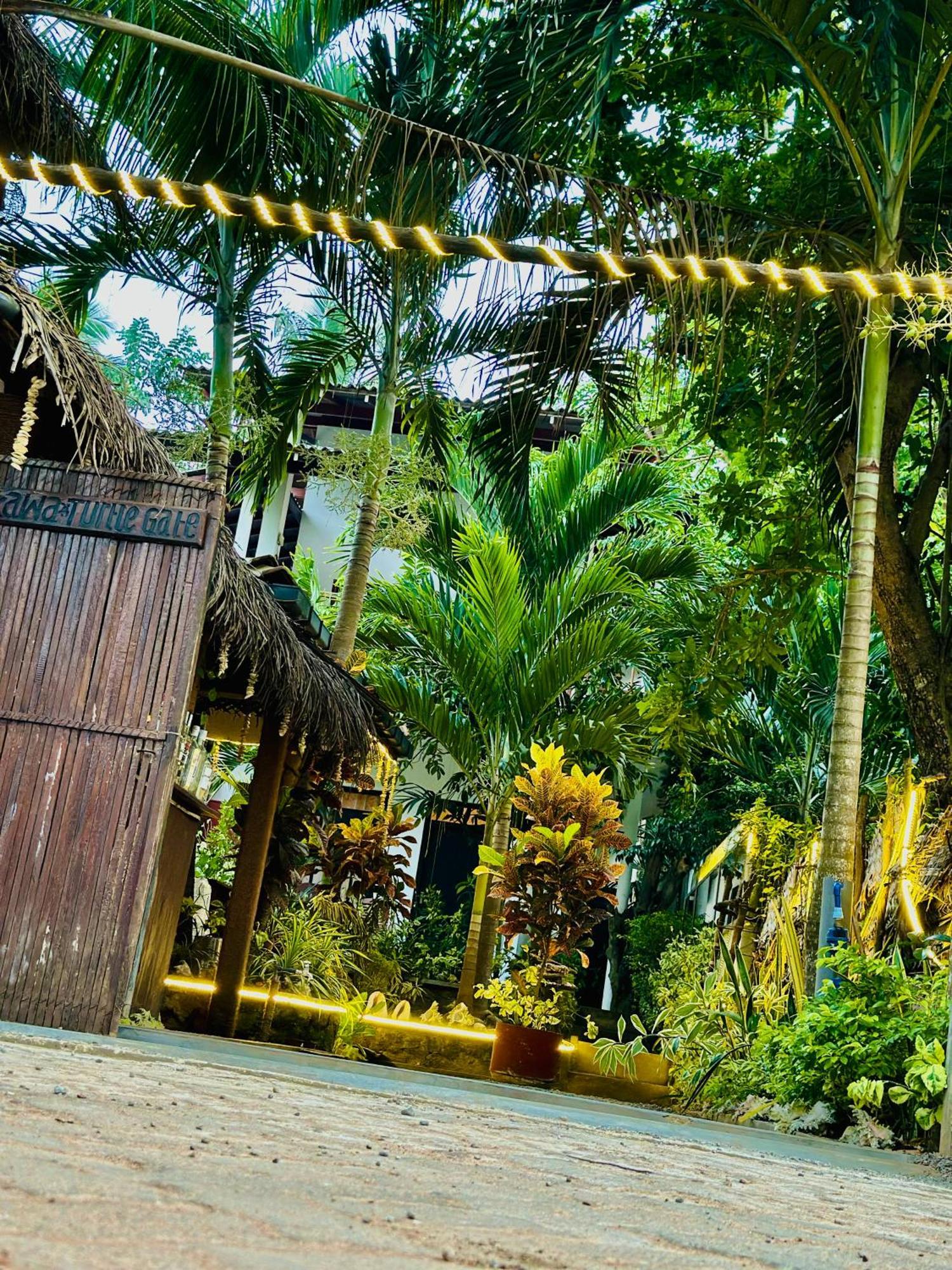Rekawa Turtle Gate Hotel Tangalle Exteriör bild